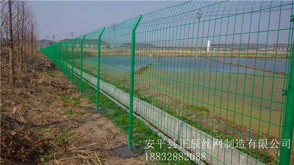 1米高养鸡护栏网100米价格(养鸡护栏网60元一卷1.8米)